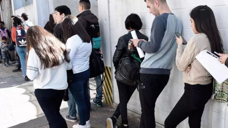 Cayó la tasa de empleo y creció la desocupación en el Gran Resistencia