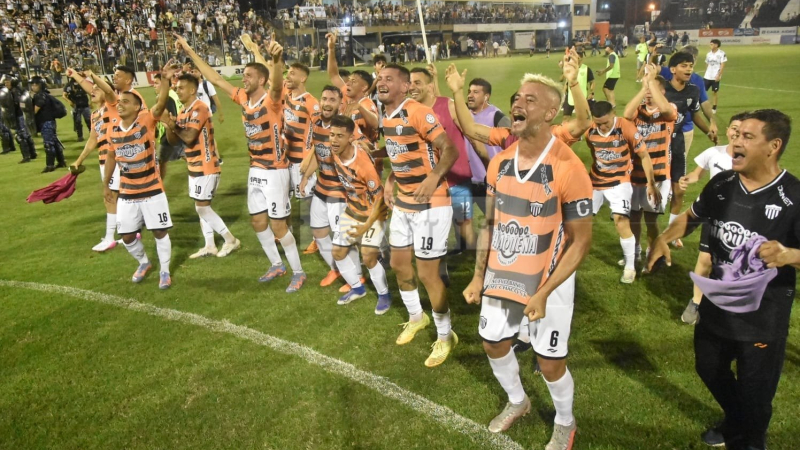 For Ever y un triunfo con el corazón en la mano ante Estudiantes