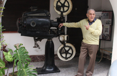 El cine al aire libre, un viaje al pasado en la capital chaqueña