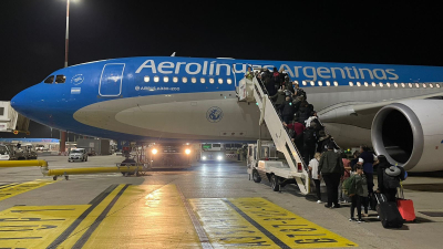El primer grupo de argentinos evacuados de Israel ya despegó de Roma rumbo al aeropuerto de Ezeiza