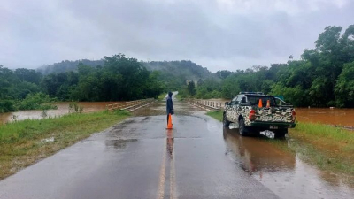 Evacuados y la ruta costera cortada por la crecida del Uruguay