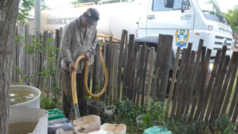 Intenso trabajo municipal antela falta de agua en Tres Isletas
