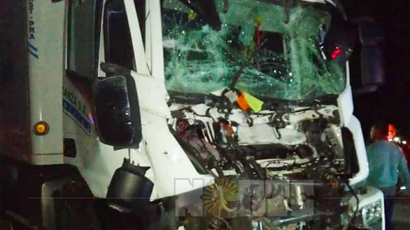 Siniestro vial entre dos camiones sobre ruta 11, frente al ingreso a Margarita Belén