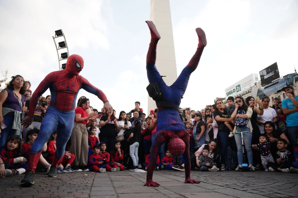 Cientos de spidermans se juntaron en el Obelisco.