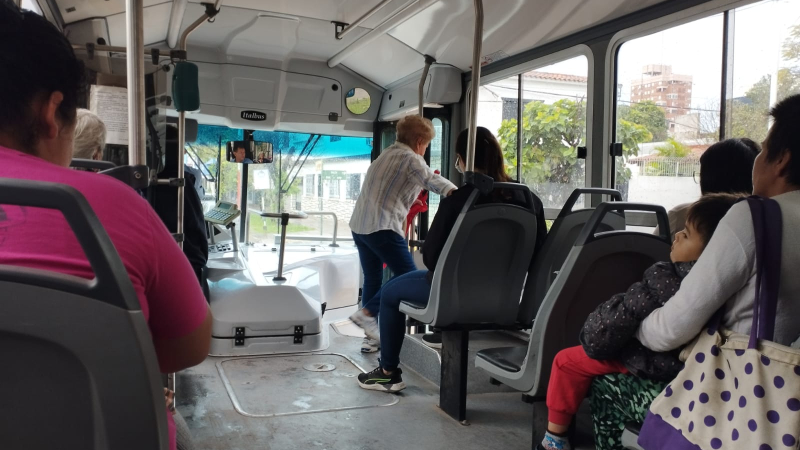 Se restablece el servicio de ómnibus en el área metropolitana