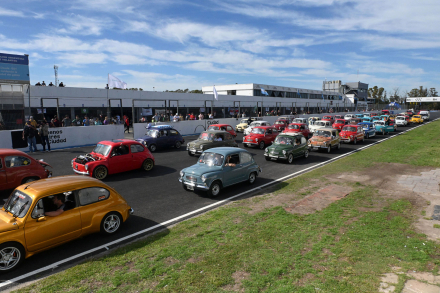 06-11-2023_mas_de_600_autos_fiat.jpg