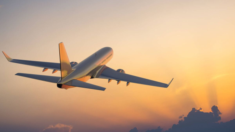 Más de 2.5 millones de personas viajaron en avión por el país en octubre
