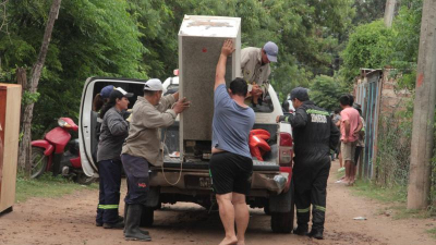 La mano solidaria de los bomberos voluntarios