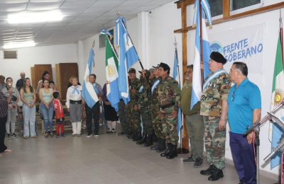 Excombatientes y movilizados chaqueños conmemoraron el primer izamiento del Pabellón Nacional en Malvinas