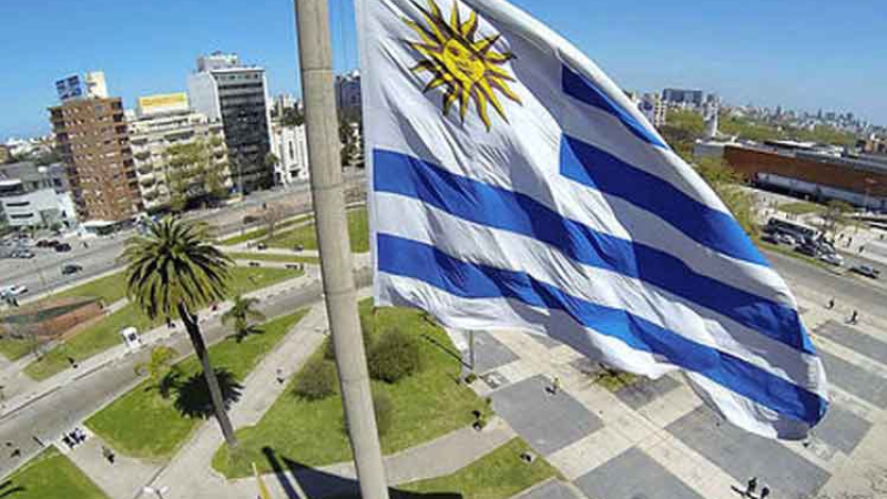 Uruguay: un secretario oficialista y cuatro opositores se postularon para la Presidencia