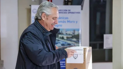 Alberto votó y no habló con la prensa