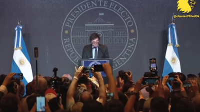 "Hoy comienza la reconstrucción de la Argentina", dijo Javier Milei en su primer discurso como presidente electo