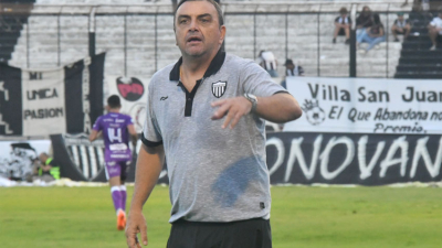 For Ever presenta a Diego Osella con la idea de ir armando el plantel