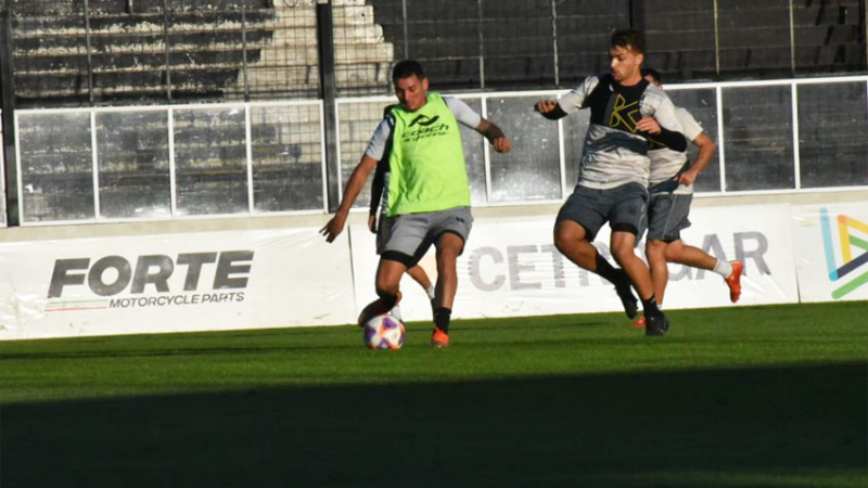 For Ever no descansa y trabaja en la conformación del plantel 2024
