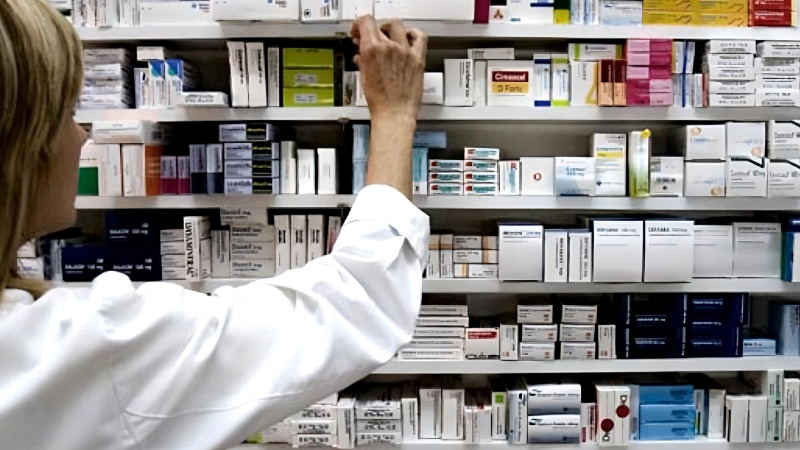 El decretazo de Milei perjudica la salud y las farmacias