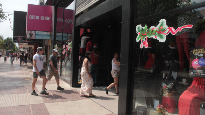 Ventas navideñas crecieron a fuerza de promociones y menor ganancia para comercios
