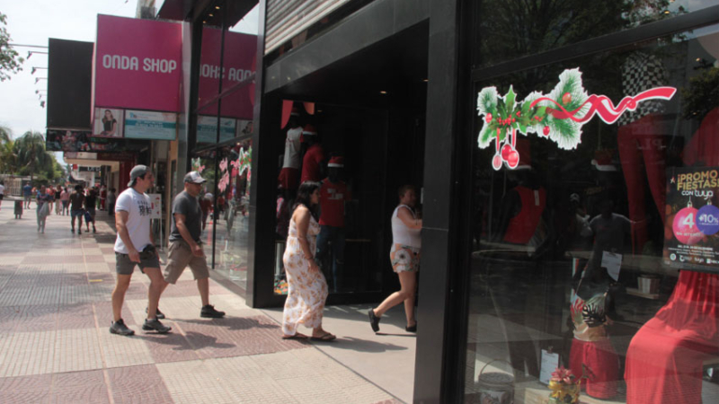 Ventas navideñas crecieron a fuerza de promociones y menor ganancia para comercios