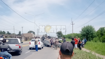 Choque y vuelco en la avenida Castelli