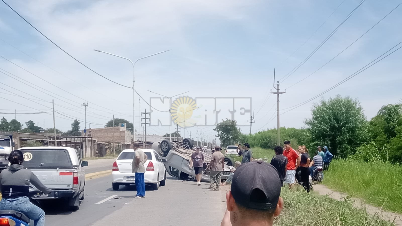 Choque y vuelco en la avenida Castelli