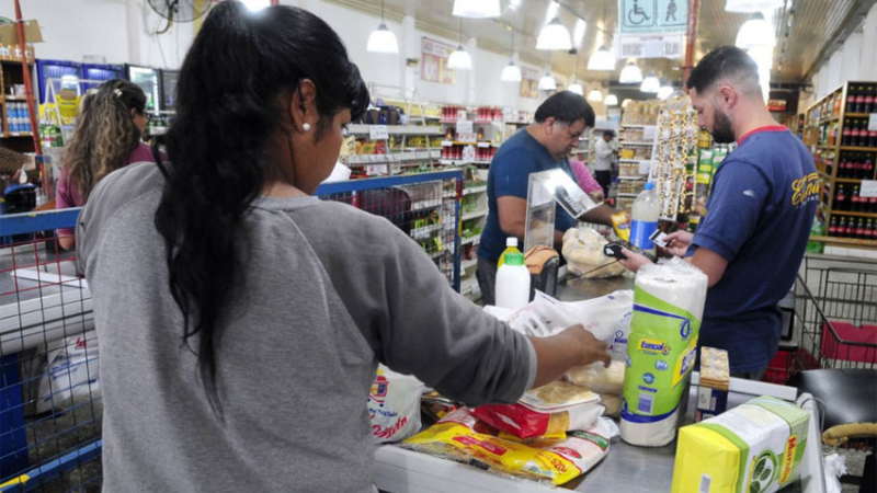 Alimentos y Bebidas traccionó la bajaen las ventas minoristas en diciembre