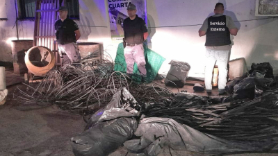 Policía allana aguantadero y secuestramás de 500 metros de cables robados