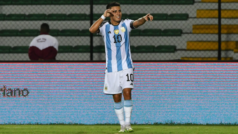 Argentina golea a Chile con tantos Thiago Almada y Castro