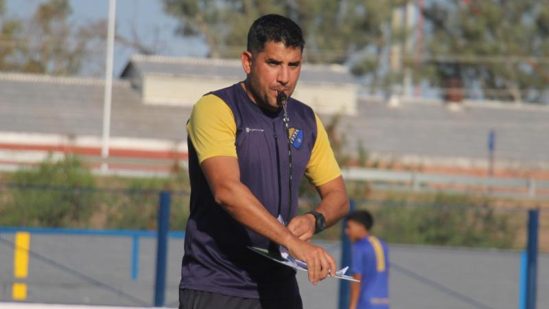 Don Orione confirmó la continuidad como entrenador de Facundo Escobar
