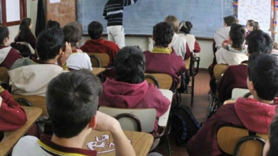 El gobierno eximirá a colegios privados de pagar aportes patronales