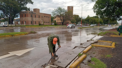 El Municipio de Resistencia trabaja en el mantenimiento de los desagües
