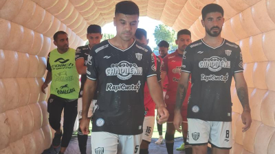 For Ever vuelve a salir a la cancha: completa el partido ante Nueva Chicago