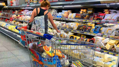 El gobierno abre la importación de productos de la canasta familiar para frenar la suba de precios