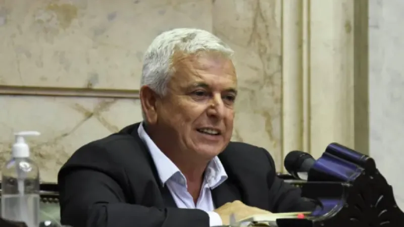 "El gobierno tiene que entender que a los sopapos no se saca nada"