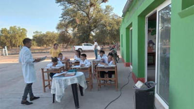 La ministra Naidenoff recorrió escuelas rurales de la zona de Taco Pozo