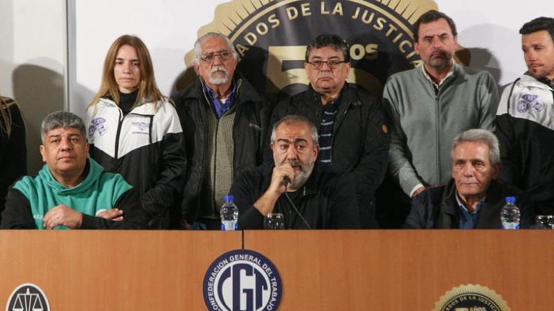 El gobierno quiere desactivar la amenaza de paro de la CGT y convocó a los gremios