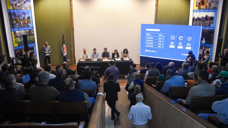 El gobernador Leandro Zdero lanzó la línea de financiamiento "+ Campo" 