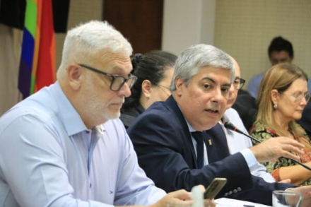 Rector-Larroza-sesion-10-4-Consejo-Superior-UNNE-UM-600x400.jpg