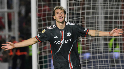 Con un hat-trick de Colidio, River lo dio vuelta y se metió en Cuartos