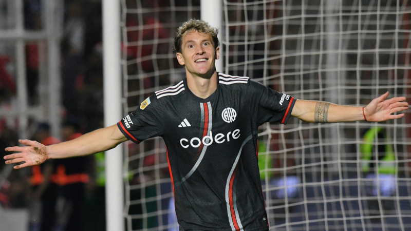 Con un hat-trick de Colidio, River lo dio vuelta y se metió en Cuartos