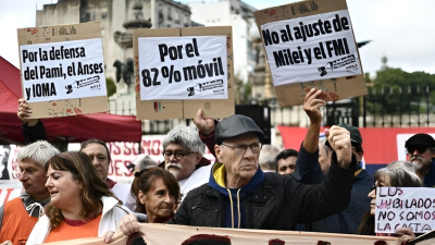 Jubilados acampan frente al Congreso y reclaman aumento de emergencia