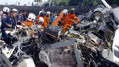 Impactante choque de helicópteros deja 10 muertos en Malasia