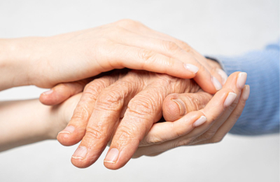 Innovación y compromiso social en el cuidado de los adultos mayores