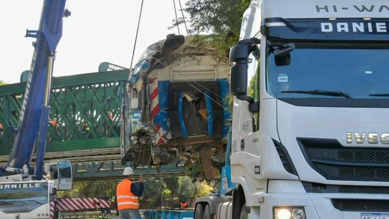 Declararon la emergencia ferroviaria tras el choque de trenes en Palermo