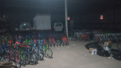 La única fábrica de bicicletas del interior trabaja al borde de la cornisa