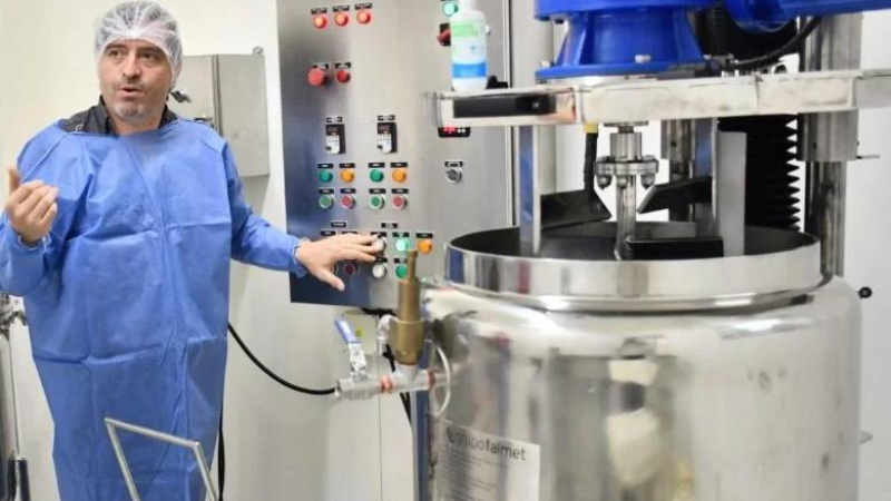 Reconocido pastor donó nuevo reactor a la UNCAUS para elaborar repelentes