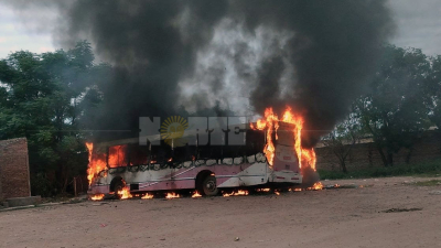 Incendiaron colectivos en desuso en un las afueras de Sáenz Peña