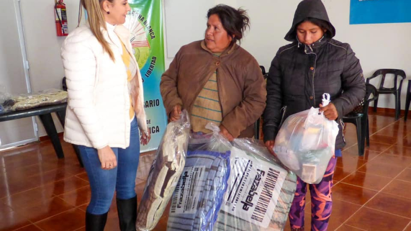 Asisten a familias vulnerables de Laguna Blanca ante la ola polar