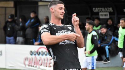 For Ever: Valdez diagrama fútbol y define el once antes del viaje a Mar del Plata