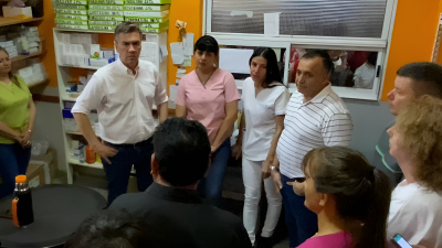 Operativo sanitario con atención médica, entrega de medicamentos e insumos en Taco Pozo