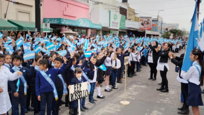 En Sáenz Peña, cerca de dos mil alumnos prometieron lealtad a la Bandera argentina