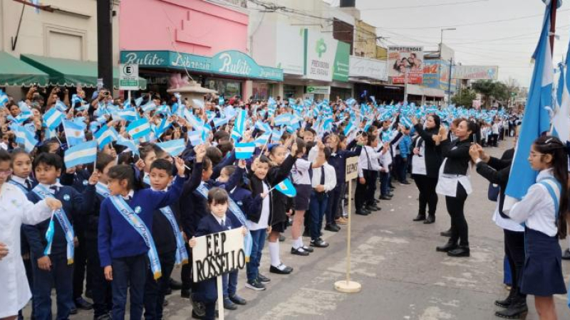 En Sáenz Peña, cerca de dos mil alumnos prometieron lealtad a la Bandera argentina